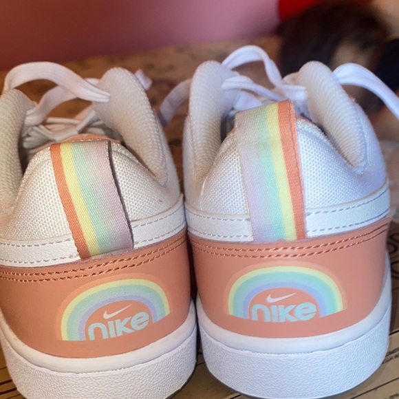Nike Kids Sneakers in White and Peach - Picture 3 of 7